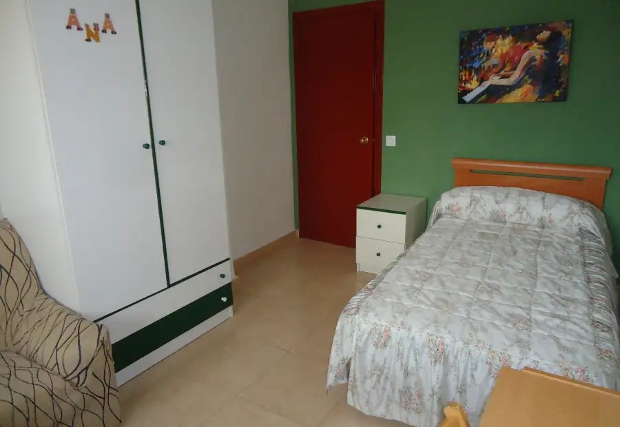 Alquiler de piso de tres dormitorios y un baño con garaje en zona del hospital en Manzanares