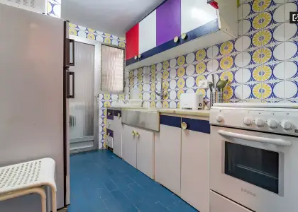Amplia habitación con cama doble en alquiler en Quatre Carreres en Valencia