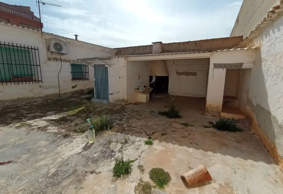 Casa/Chalet pareado En Venta Calle Duque de Alba, Argamasilla de Alba en Argamasilla de Alba