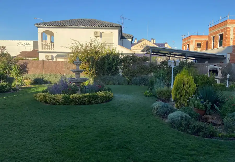 Casa/Chalet pareado En Venta Calle Eduardo Núñez, Zona Norte - Nueva Valdepeñas, Valdepeñas en Valdepeñas