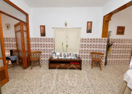Casa de 4 dormitorios con patio, corral y cochera en parcela de 355 m² en Tomelloso en Tomelloso