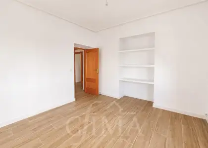 Casa de planta baja con 4 dormitorios, patio y gran terraza junto a calle Don Víctor Peñasco en Tomelloso