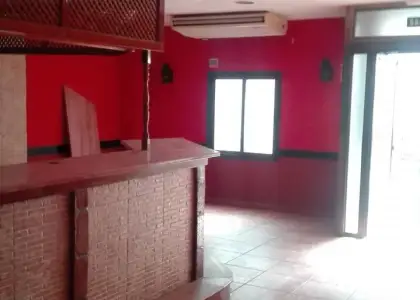Casa en venta con dos locales para negocios en Manzanares