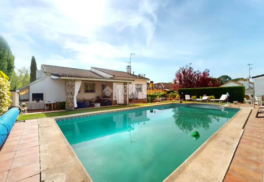 Casa en venta en El Casar - El Casar, 439.000 €, 305 m2, ref. 655652 en El Casar
