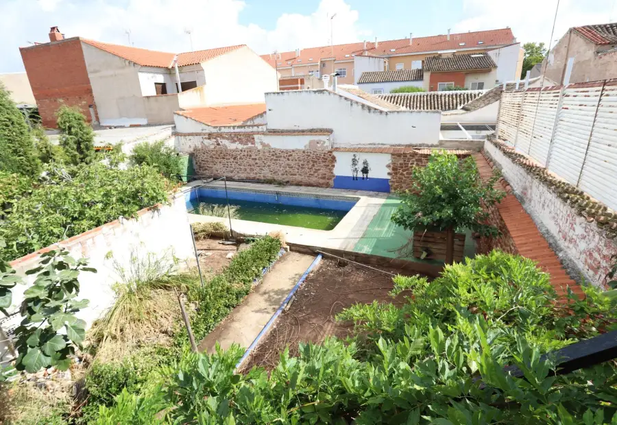 CASA PARA REFORMA ÍNTEGRA PRÓXIMA A PLAZA DEL ARENAL CON 375 m2 DE PARCELA Y 225 m2 DE PATIO en Alcázar de San Juan