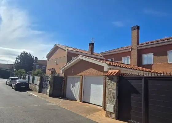 Chalet en venta en Pioz, Guadalajara