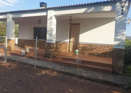 CHALET situado en LAS ENCARNADILLAS (zona virgen del socorro) en Argamasilla de Calatrava