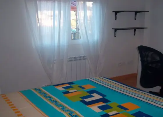 Habitación en piso compartido de 3 habitaciones en Zaragoza, solo para hombres.