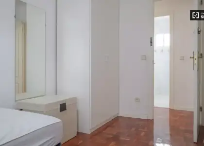 Habitación en piso compartido de 4 habitaciones en alquiler en Fontarrón, ideal para profesionales y estudiantes. en Madrid