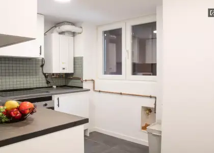 Habitación en piso compartido de 5 dormitorios en alquiler en Aluche en Madrid