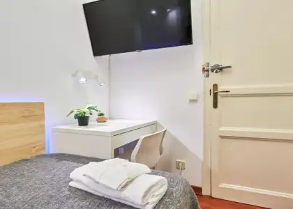 Habitación en piso compartido de 5 habitaciones en alquiler en El Fort Pienc, solo para profesionales. en Barcelona