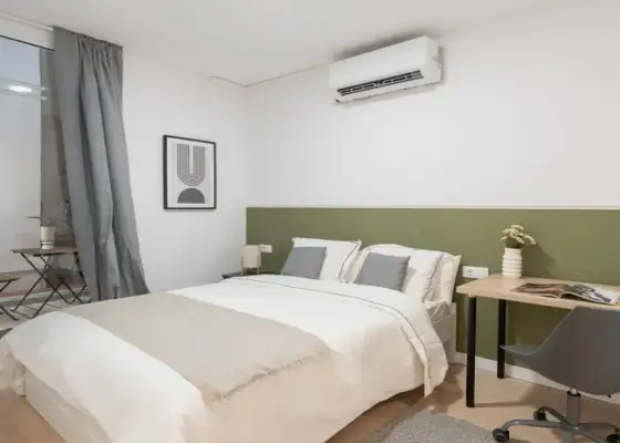 Habitación en un piso compartido de 15 habitaciones en alquiler en El Raval. en Barcelona