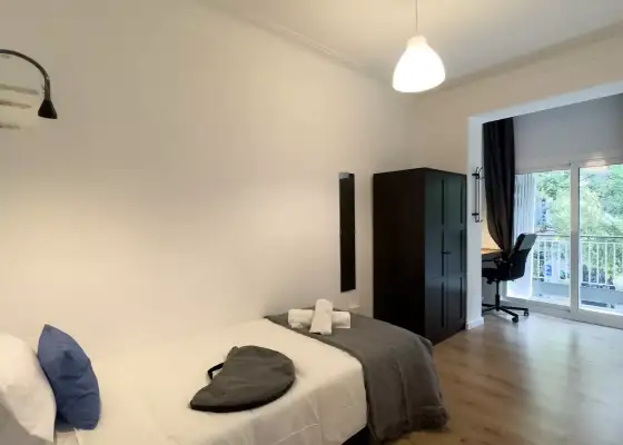 Habitación en un piso compartido de 7 dormitorios en alquiler en Sant Antoni en Barcelona