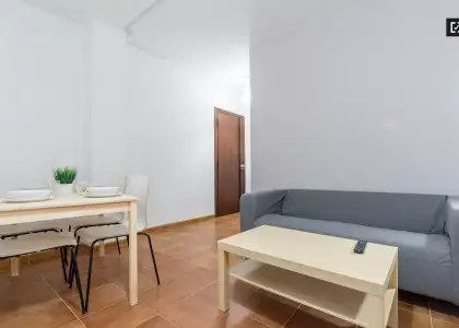 Habitación luminosa en apartamento de 7 habitaciones, Ciutat Vella en Valencia