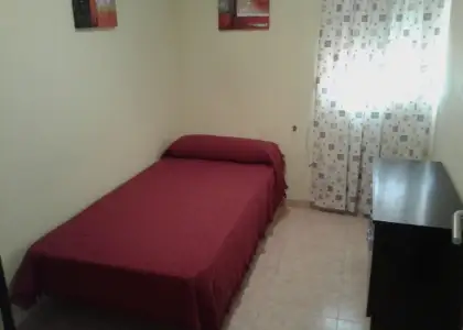 Piso de 3 dormitorios. Amueblado. en Manzanares
