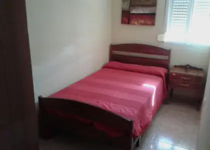 Piso de 3 dormitorios. Amueblado. en Manzanares