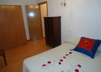 Piso de 3 dormitorios. Seminuevo. Amueblado. en Manzanares