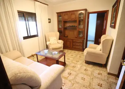 Piso en planta baja con 3 dormitorios ubicado junto a parque cervantes en Alcázar de San Juan