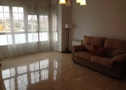 Piso en venta seminuevo con plaza de garaje en Manzanares