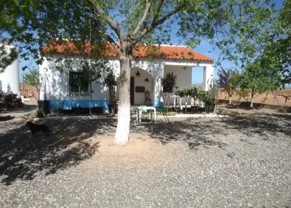 Se alquila chalet de dos dormitorios completamente amueblado. en Manzanares