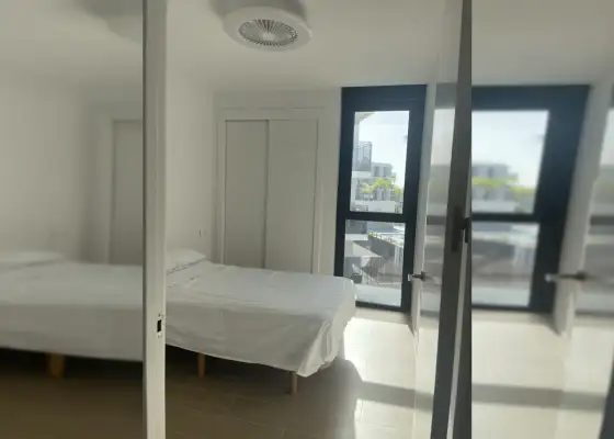 Se alquila habitación en piso compartido de 3 habitaciones en Sant Joan en Alicante (Alacant)