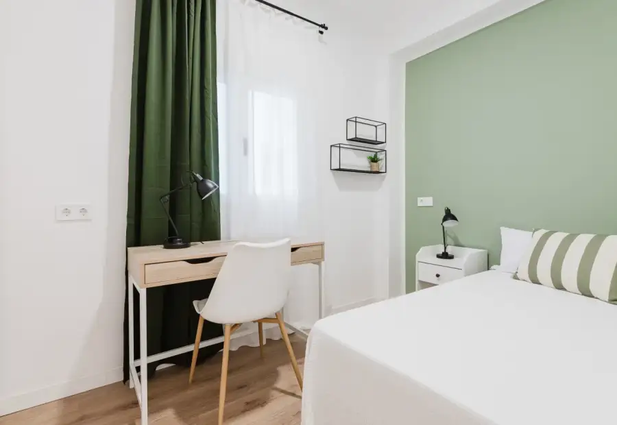 Se alquila habitación en piso compartido de 4 habitaciones en La Malva-Rosa en Valencia