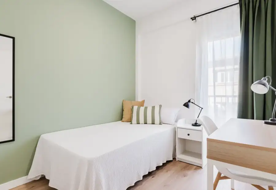 Se alquila habitación en piso compartido de 4 habitaciones en La Malva-Rosa en Valencia