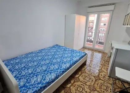 Se alquila habitación en piso compartido de 4 habitaciones en Zaragoza, solo estudiantes en Zaragoza