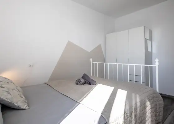Se alquila habitación en piso compartido de 5 habitaciones en L'Illa Perduda. en Valencia