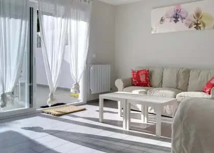Se alquila habitación en piso compartido de 5 habitaciones en Zaragoza, todos los gastos incluidos. en Zaragoza