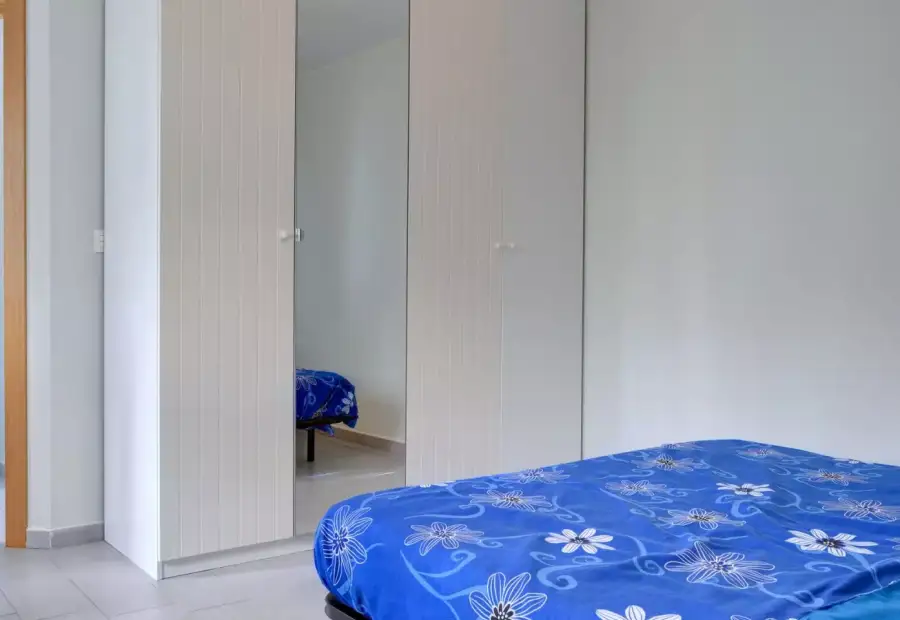 Se alquila habitación en piso compartido de 5 habitaciones en Zaragoza, todos los gastos incluidos. en Zaragoza