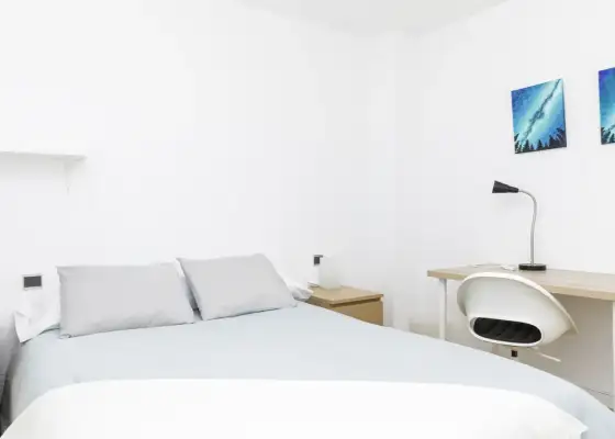 Se alquila habitación en piso compartido de 5 habitaciones en Zaragoza, todos los gastos incluidos.
