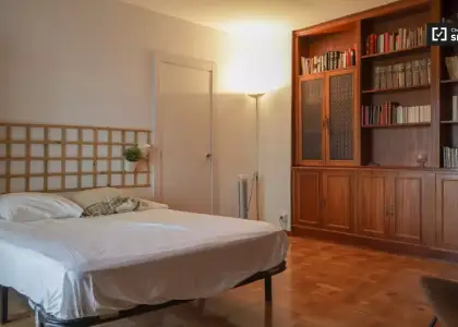 Se alquila habitación en piso de 7 habitaciones en Chamartín, Madrid en Madrid