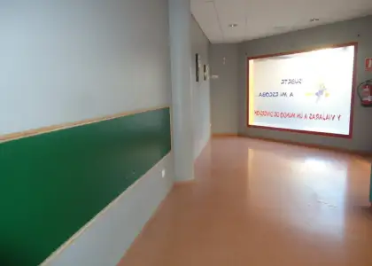 Se alquila local comercial centrico en Manzanares