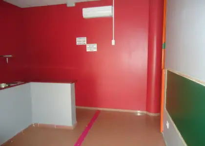 Se alquila local comercial centrico en Manzanares