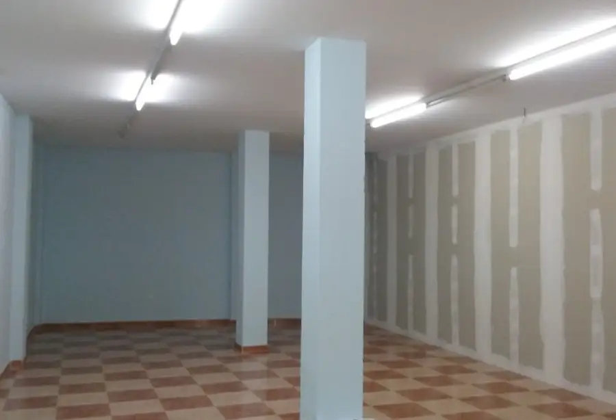 Se alquila local comercial en perfecto estado a escasos metros del centro en Manzanares