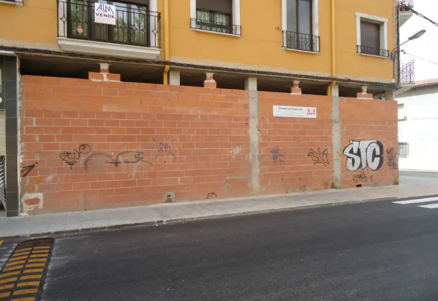 Se alquila local comercial en zona del hospital en Manzanares