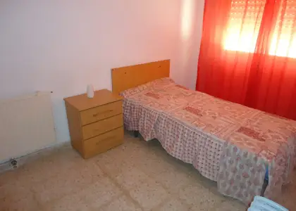Se alquila piso de tres dormitorios en zona nuevo Manzanares en Manzanares