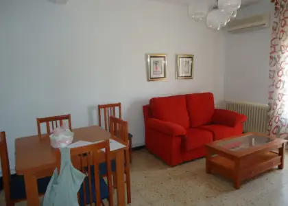 Se alquila piso totalmente amueblado en zona centro con tres dormitorios en Manzanares