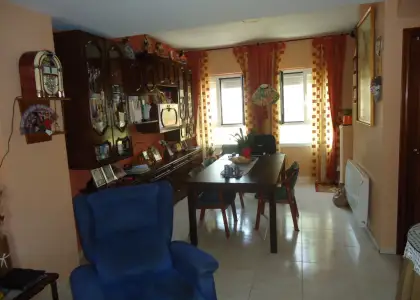 Se vende casa adosada de cuatro dormitorios en zona residencial en Manzanares