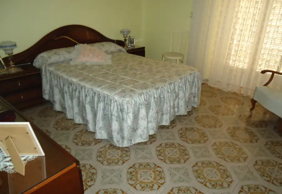 Se vende casa de seis dormitorios en zona centro en Manzanares