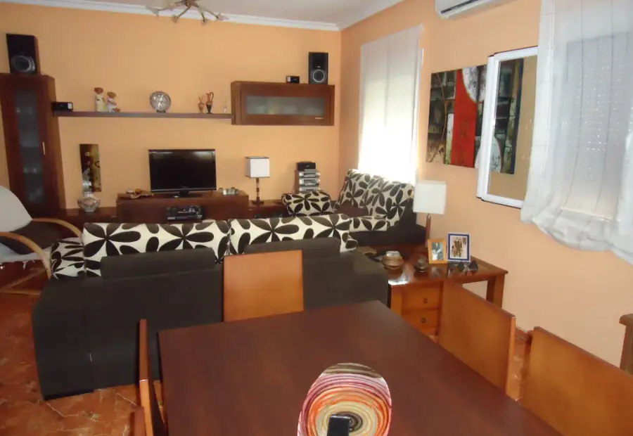 Se vende casa de tres dormitorios en zona divina pastora en Manzanares