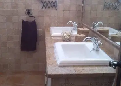 Se vende estupenda casa de cinco dormitorios en buena zona en Manzanares