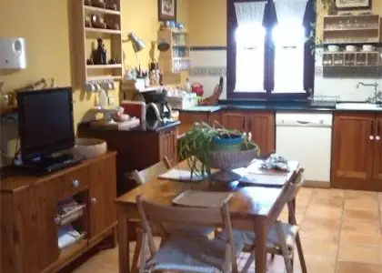 Se vende estupenda casa de cinco dormitorios en buena zona en Manzanares