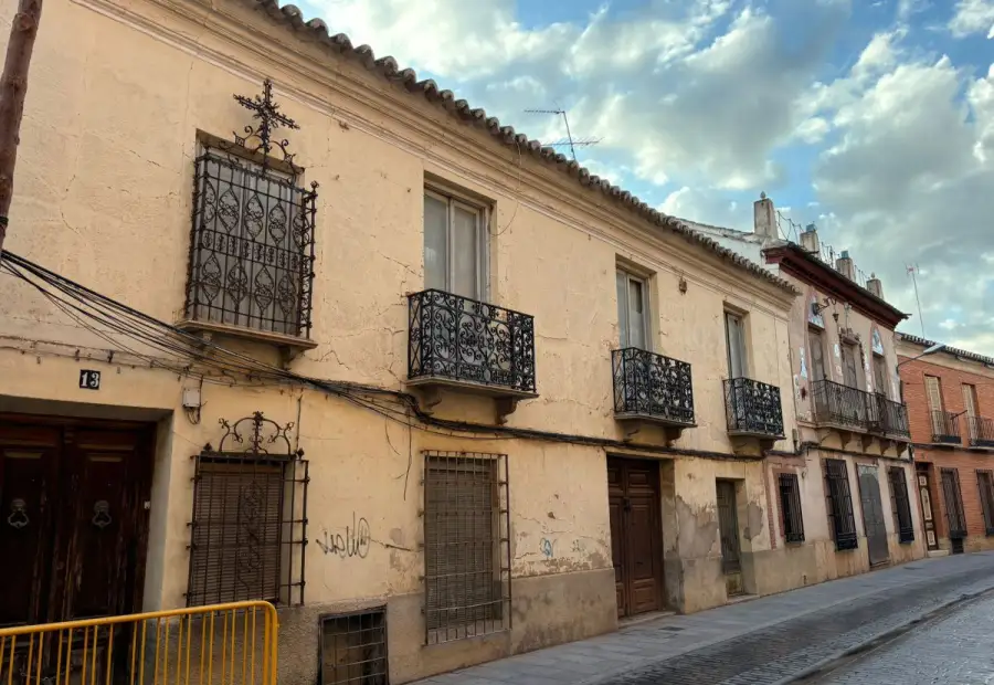 Se vende parcela en Paseo del Río en Manzanares