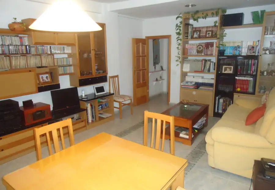 Se vende piso de tres dormitorios en zona centro con garaje en Manzanares