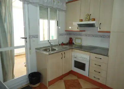 Se vende piso de tres dormitorios en zona centro. en Manzanares