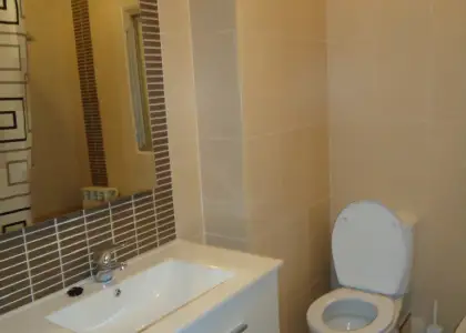 Se vende piso de tres dormitorios reformado en buena zona. en Manzanares