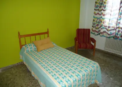 Se vende piso en buen estado de tres dormitorios en zona centro en Manzanares