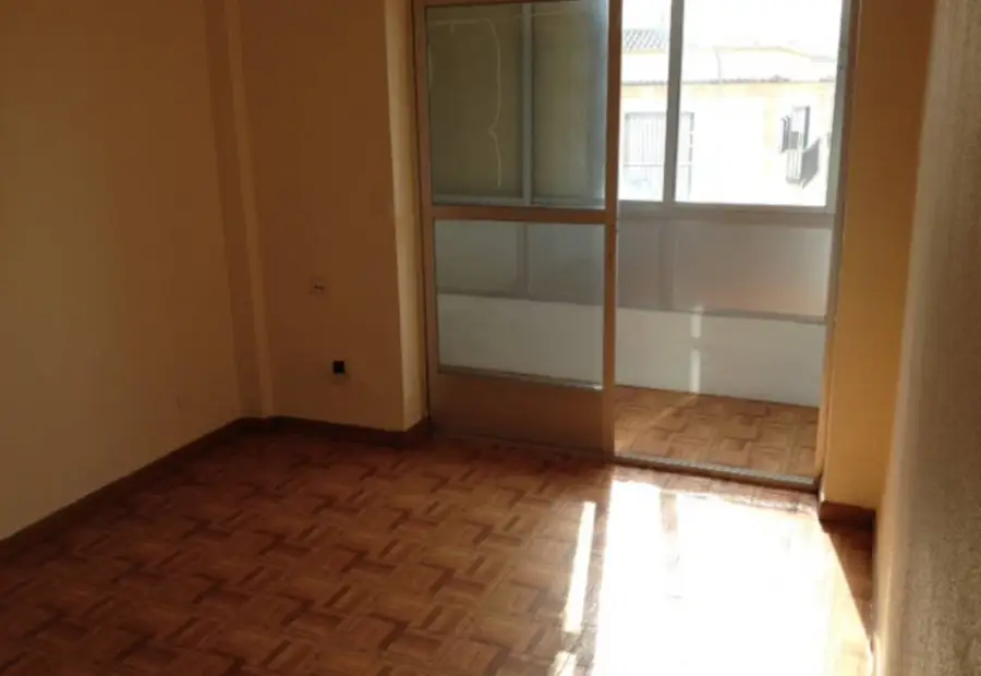 Se vende piso para reformar en Manzanares